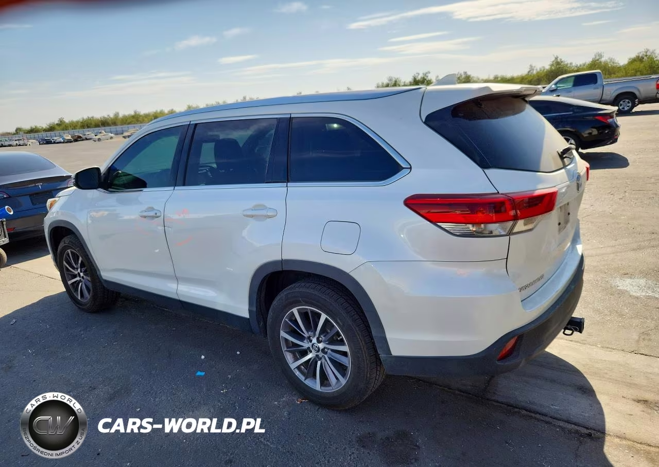 2019 Toyota Highlander Xle VIN:5TDKZRFH1KS345666 - 2