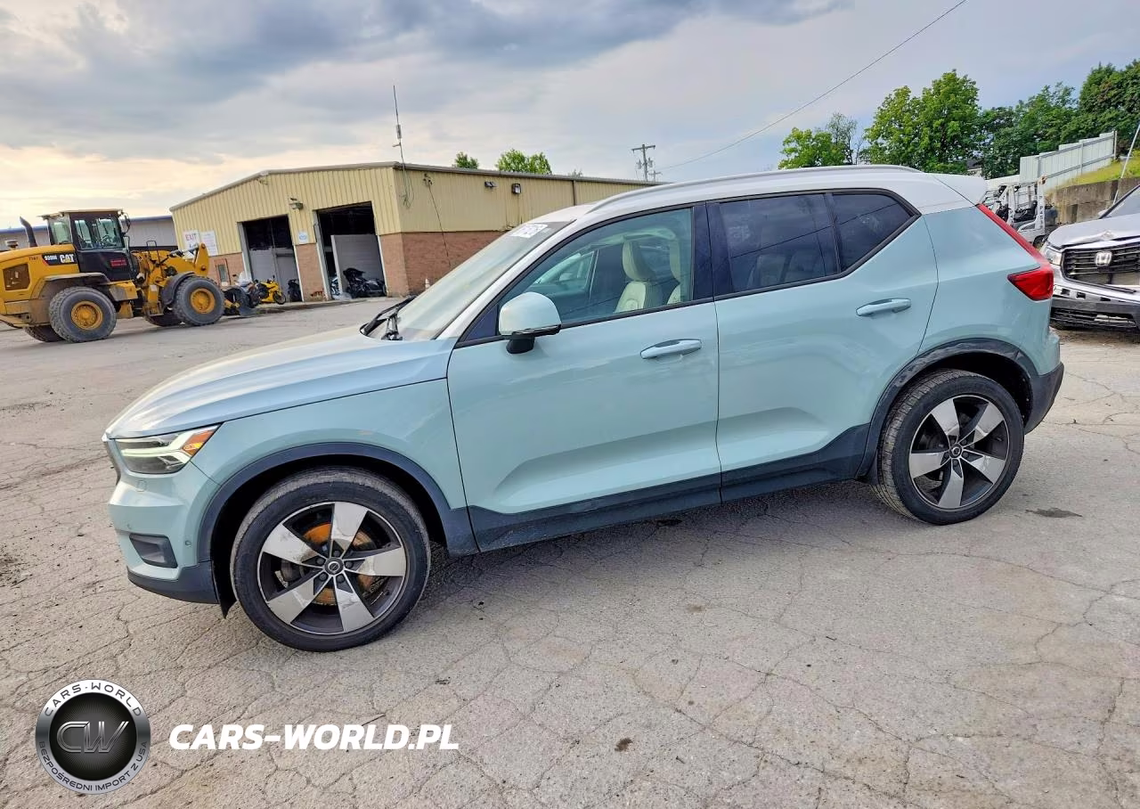 2019 Volvo Xc40 T5 Momentum – zdjęcie 1 z 13