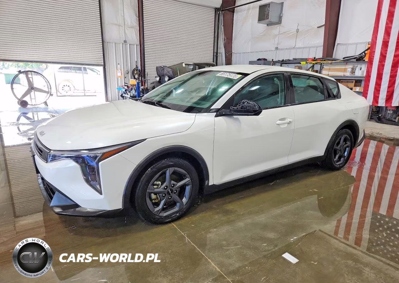 2025 Kia K4 Lxs VIN:3KPFT4DE6SE193246 - 1