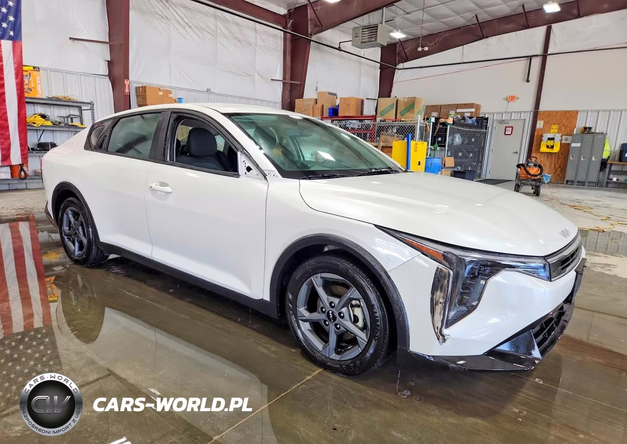 2025 Kia K4 Lxs VIN:3KPFT4DE6SE193246 - 4