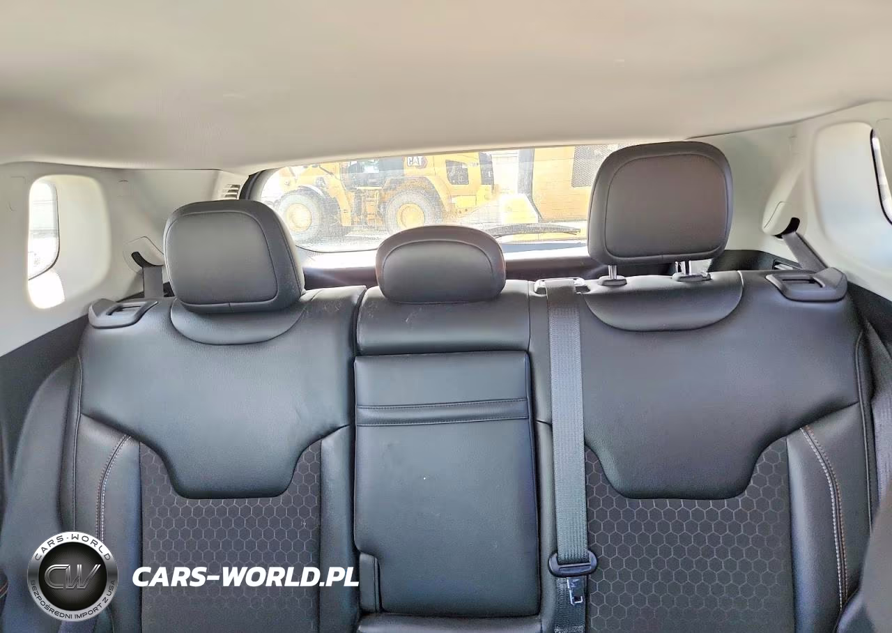 2018 Jeep Compass Latitude VIN:3C4NJDBB8JT168174 - 10