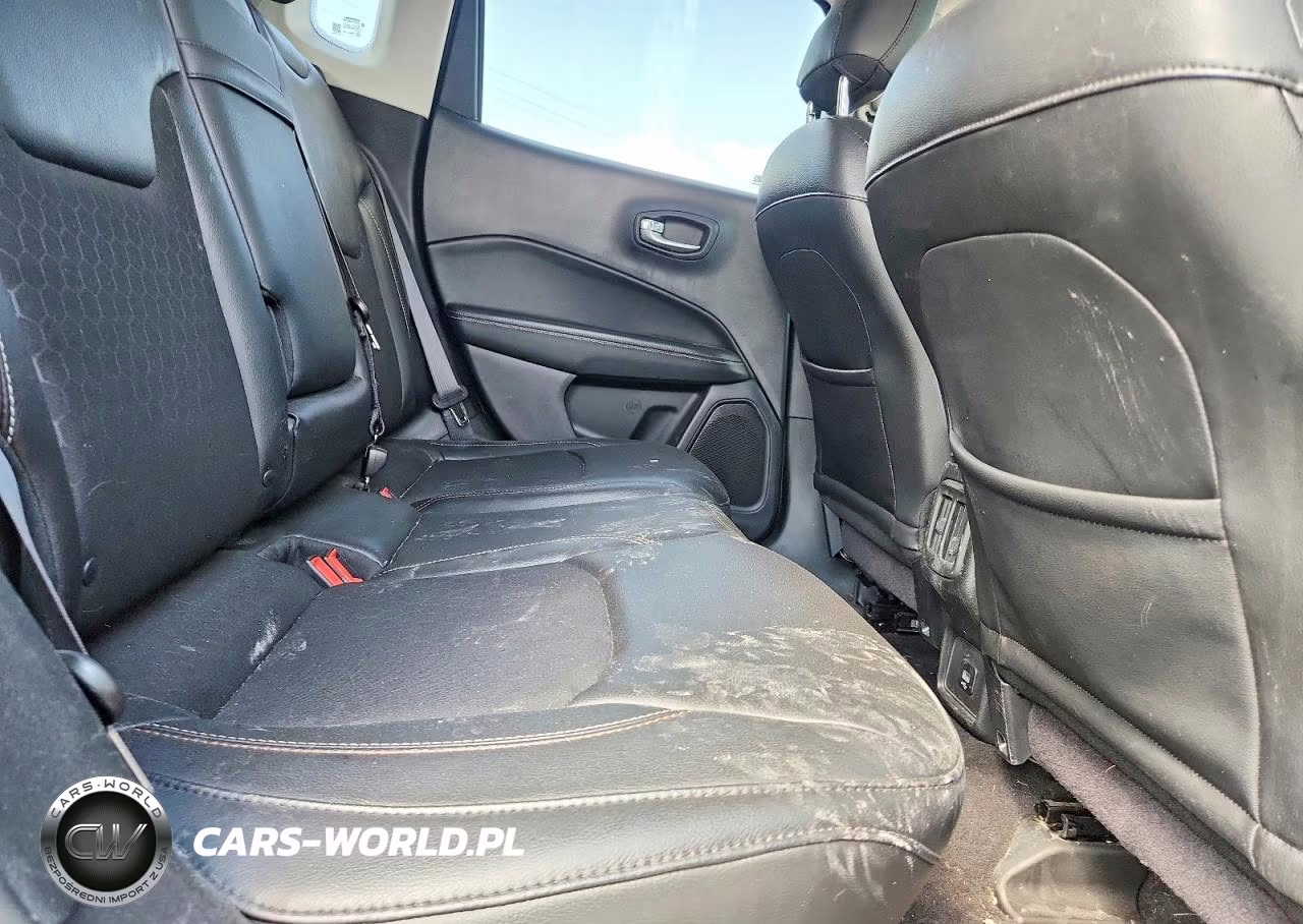 2018 Jeep Compass Latitude VIN:3C4NJDBB8JT168174 - 11