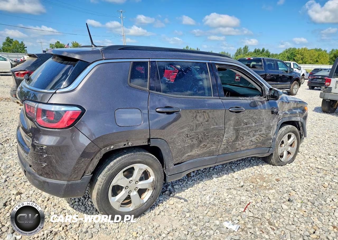 2018 Jeep Compass Latitude VIN:3C4NJDBB8JT168174 - 3