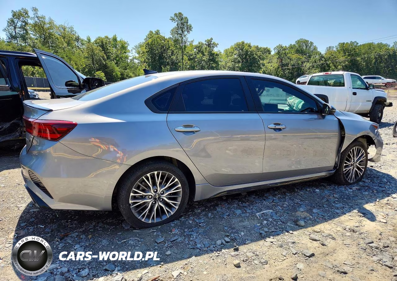 2023 Kia Forte Gt Line VIN:3KPF54AD3PE661253 - 3