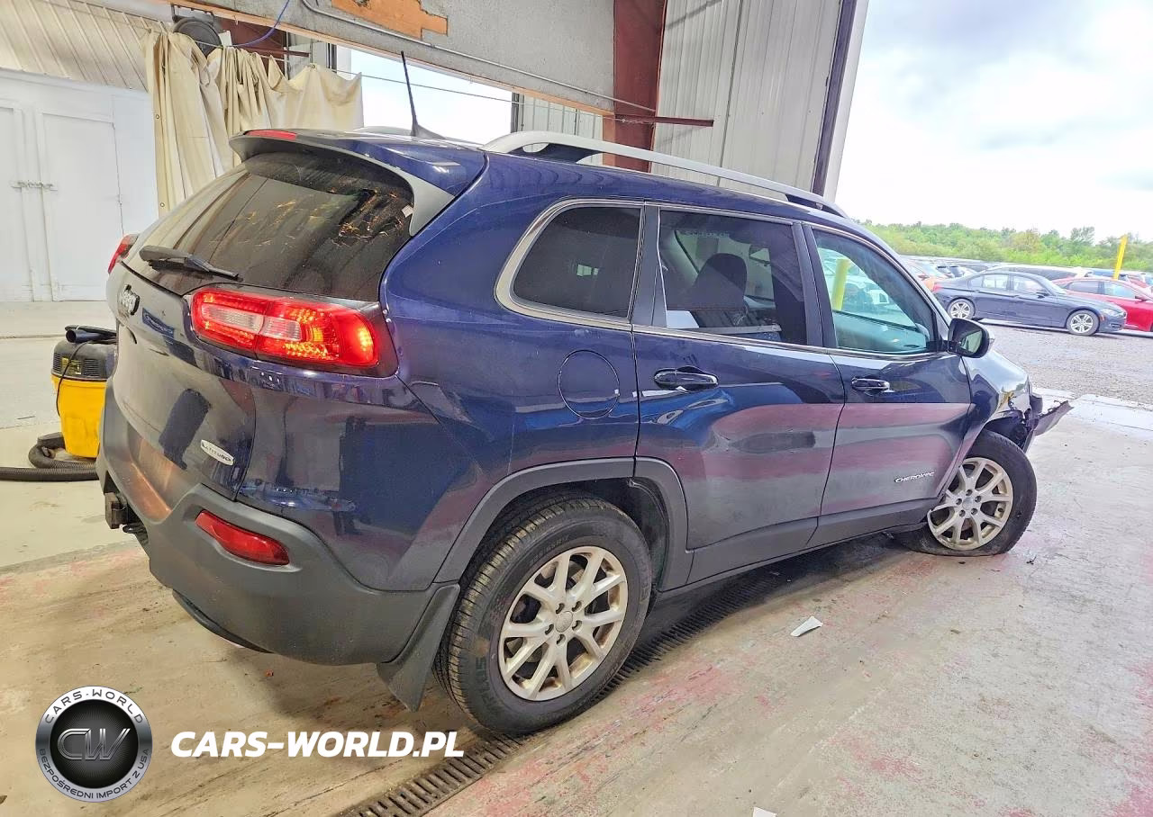2016 Jeep Cherokee Latitude VIN:1C4PJMCS9GW235892 - 3