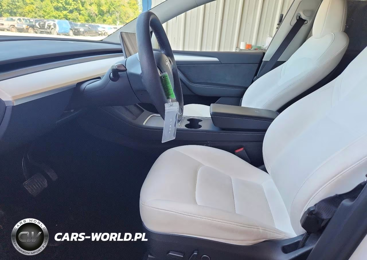 2023 Tesla Model Y VIN:7SAYGDEE9PA054208 - 7
