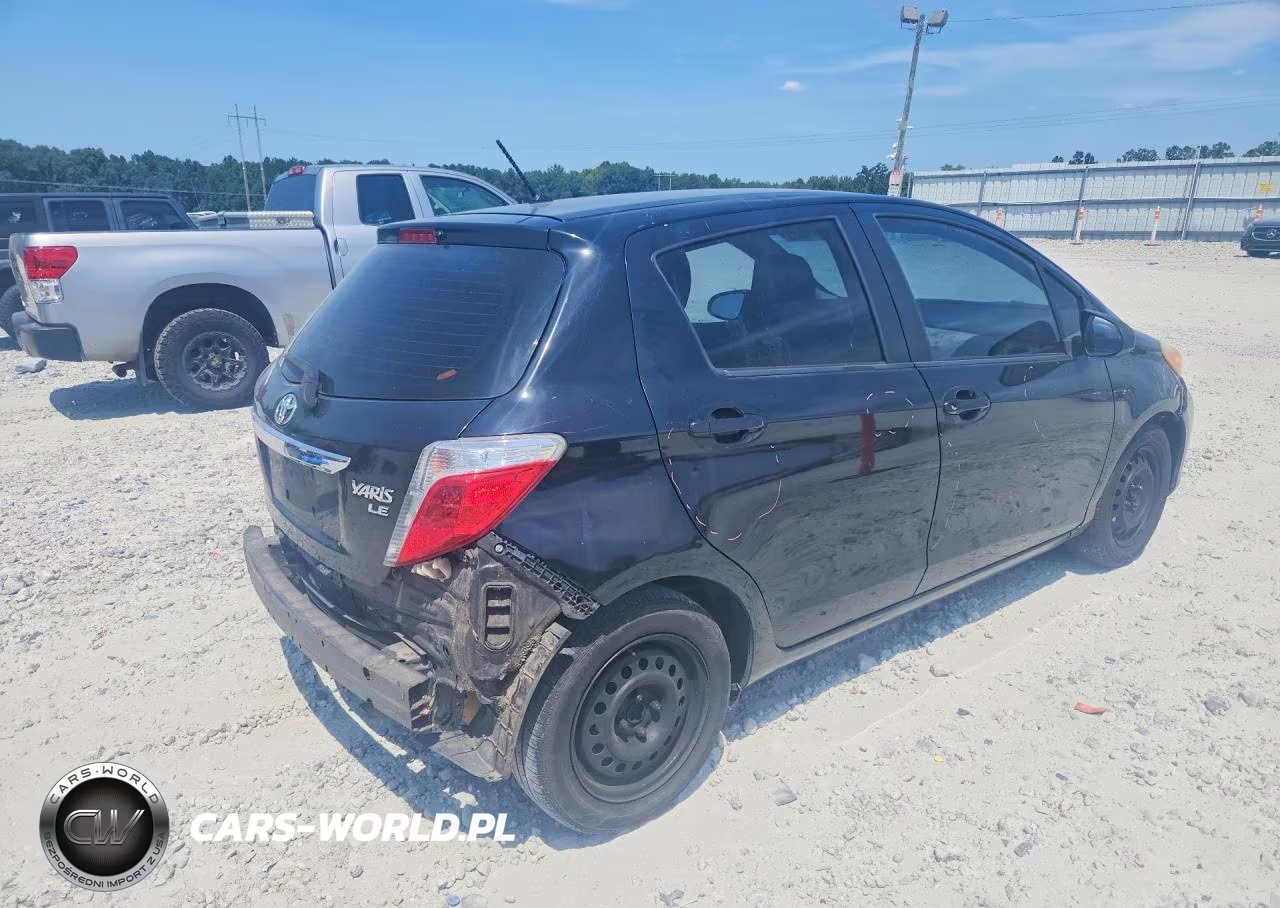 2013 Toyota Yaris 5-Door Le VIN:JTDKTUD35DD557948 - 3
