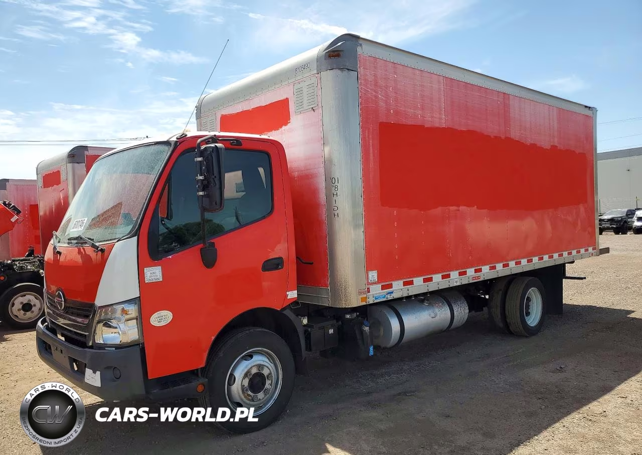 2018 Hino 195 Box Truck