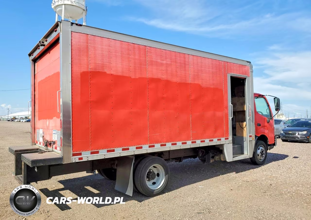 2018 Hino 195 Box Truck VIN:JHHSDM2H3JK006210 - 11