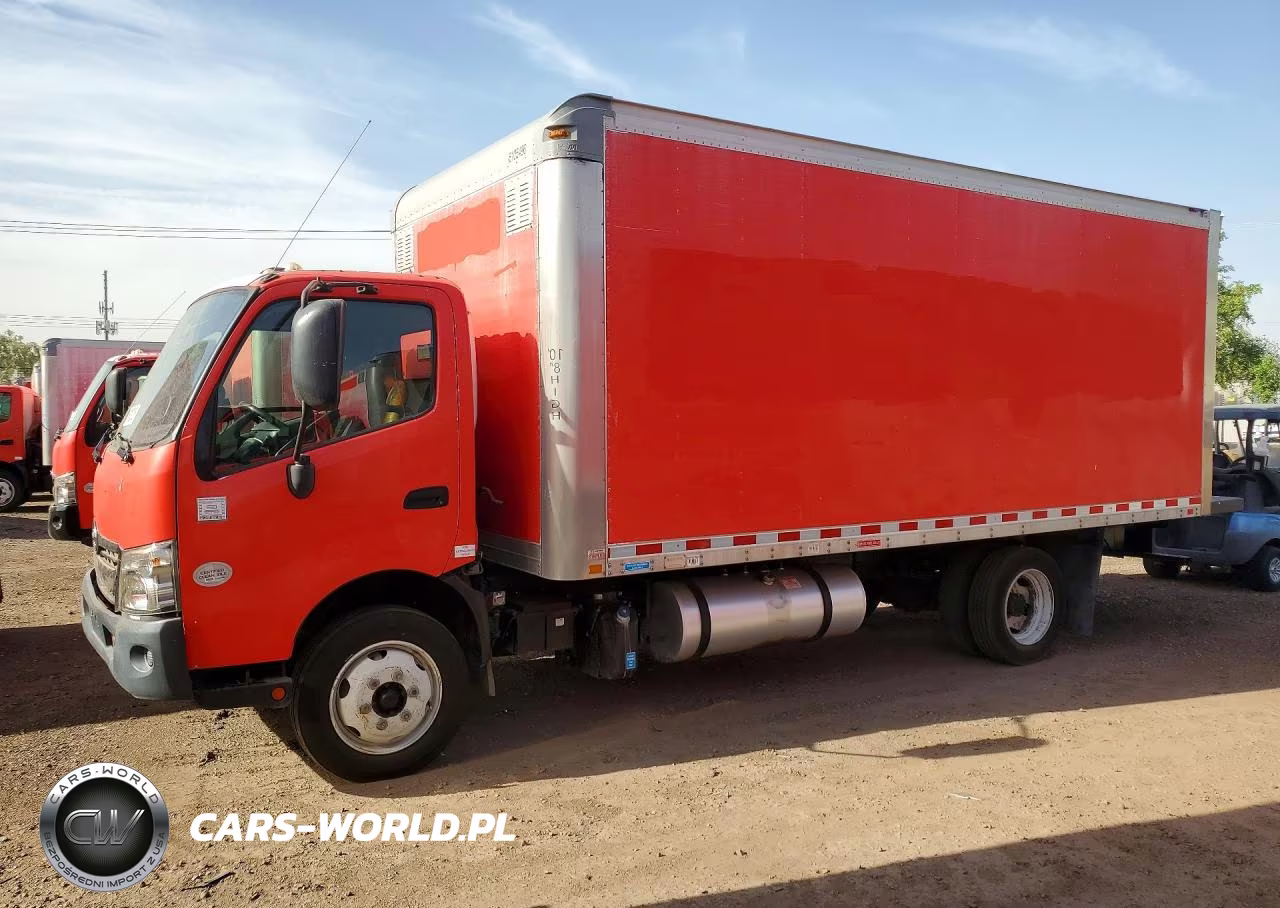 2018 Hino 195 Box Truck