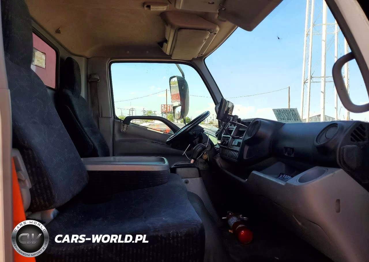 2018 Hino 195 Box Truck VIN:JHHSDM2H6JK006203 - 11