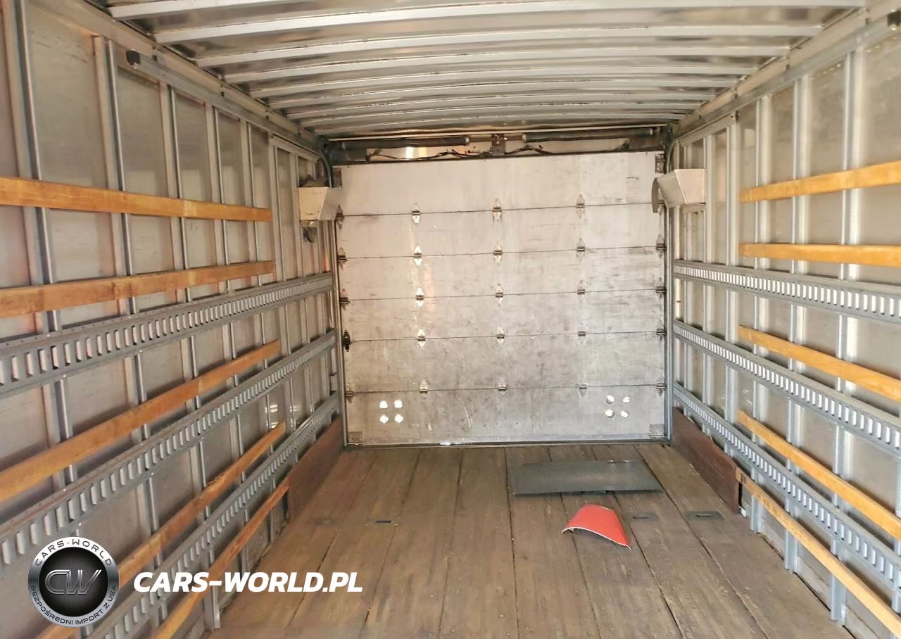 2018 Hino 195 Box Truck VIN:JHHSDM2H7JK006324 - 10