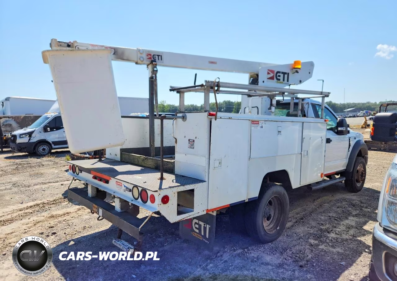 2017 Ford F450 Super Duty Bucket Truck VIN:1FDUF4GY3HEB23238 - 3