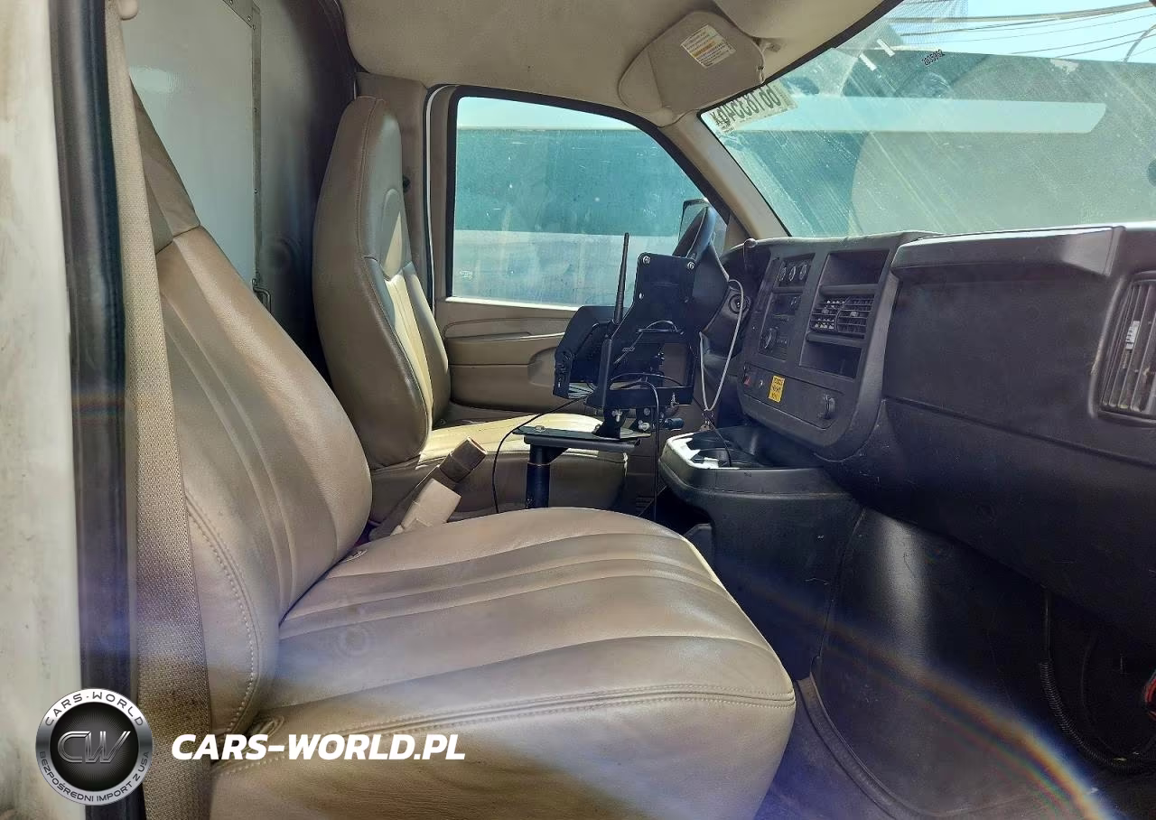 2008 Chevrolet Express G3500 VIN:1GBJG31K381106082 - 10