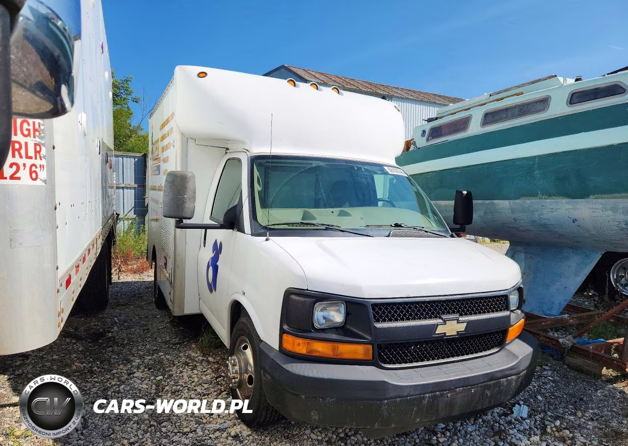 2008 Chevrolet Express G3500 VIN:1GBJG31K381106082 - 4