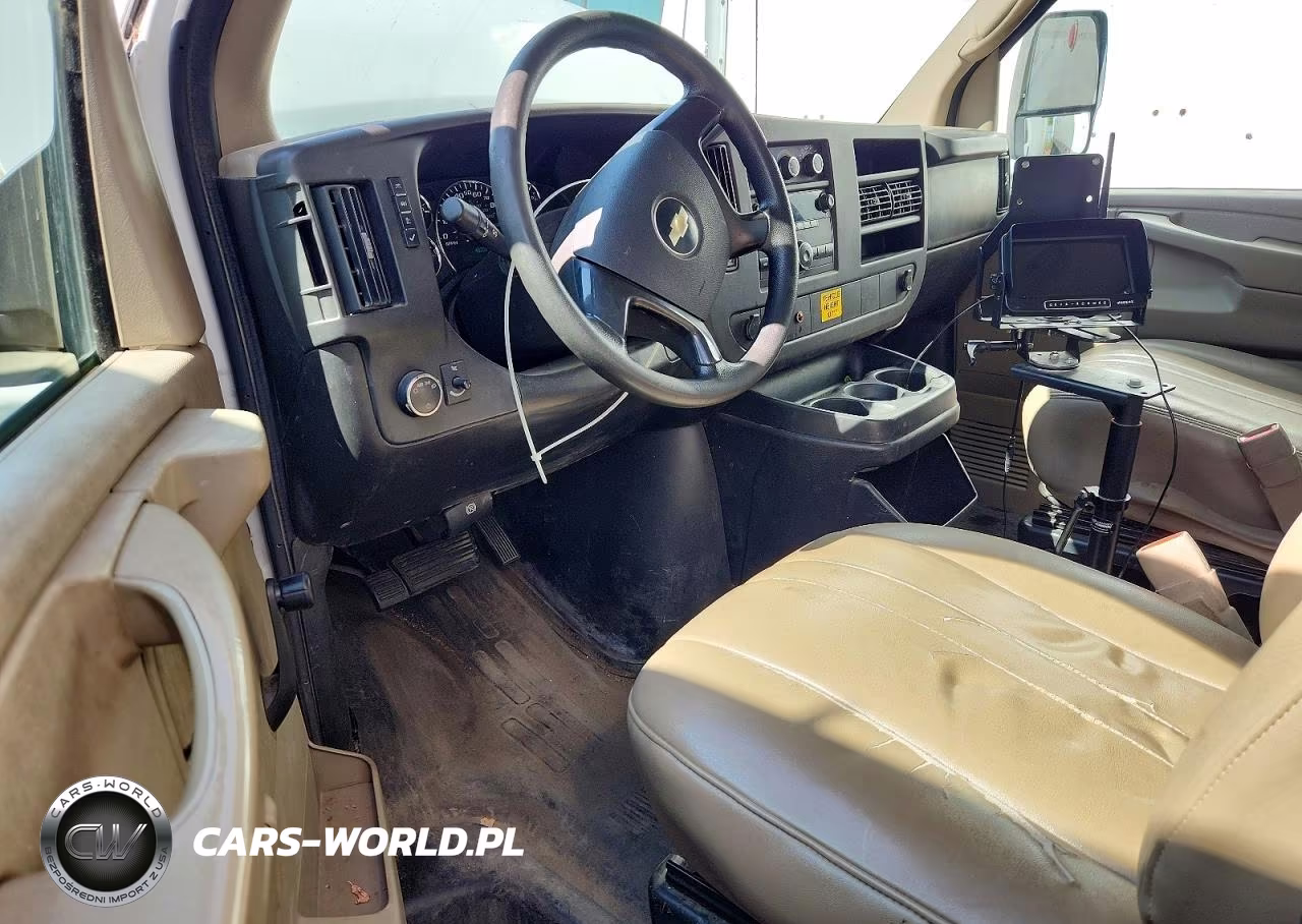 2008 Chevrolet Express G3500 VIN:1GBJG31K381106082 - 8