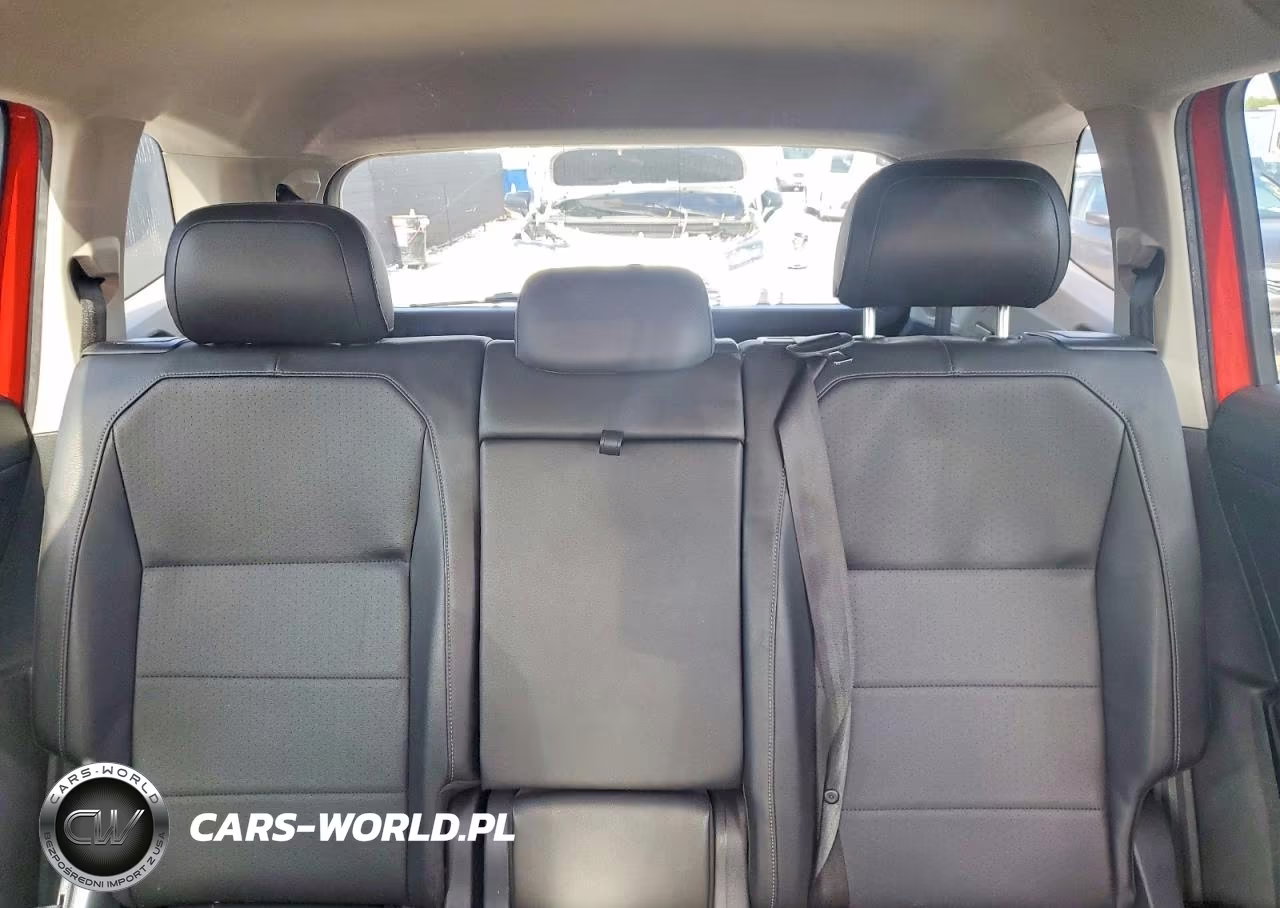 2018 Volkswagen Tiguan Se VIN:3VV3B7AXXJM184374 - 10