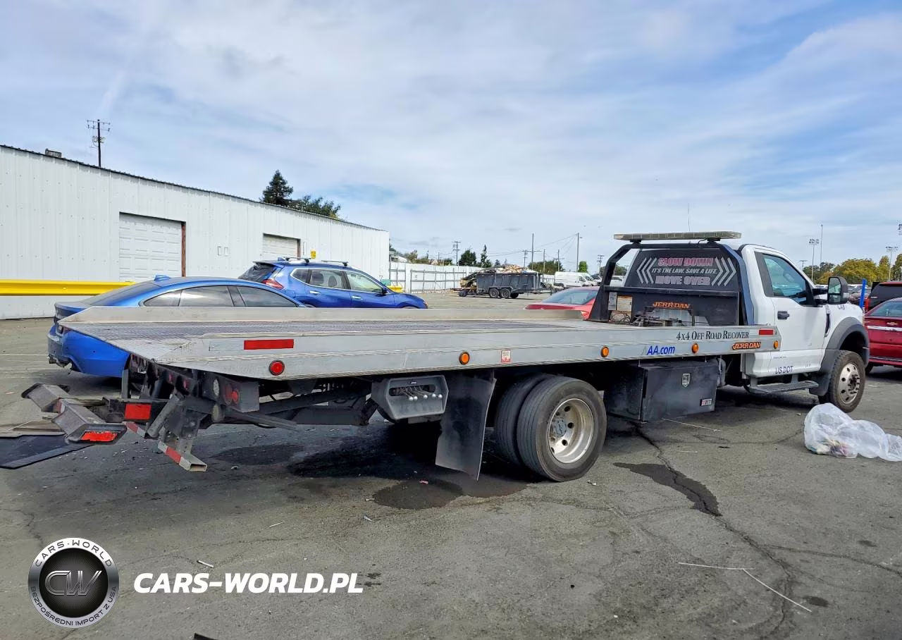 2017 Ford F550 Super - Flatbed Truck VIN:1FDUF5HT7HEC58540 - 3