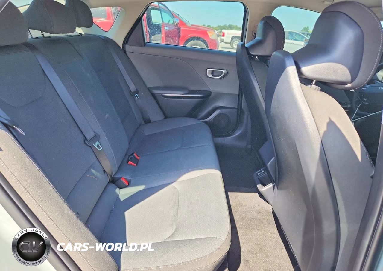 2025 Kia K4 Lxs VIN:3KPFT4DE7SE211561 - 10