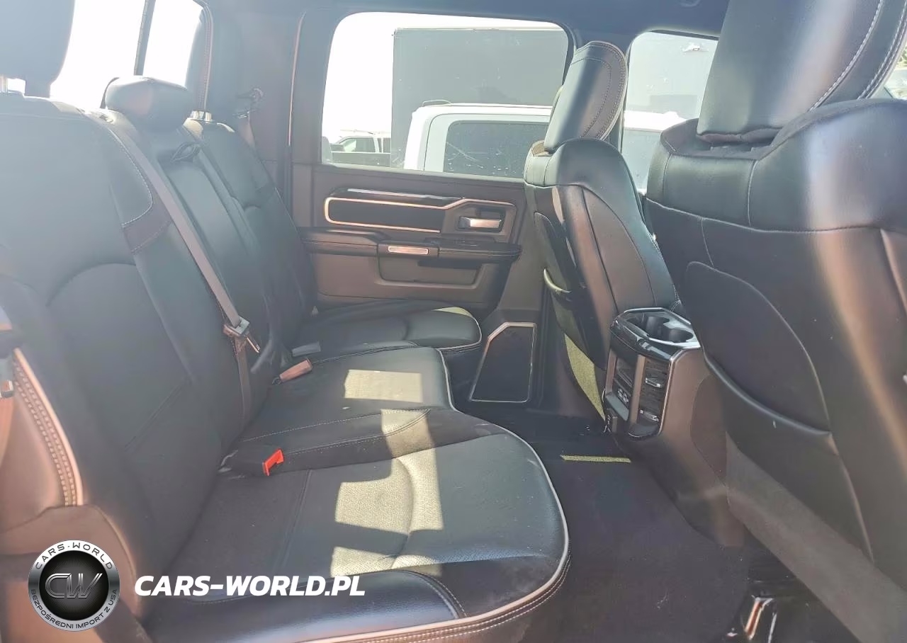2019 Ram 2500 Laramie VIN:3C6UR5FL9KG613603 - 10