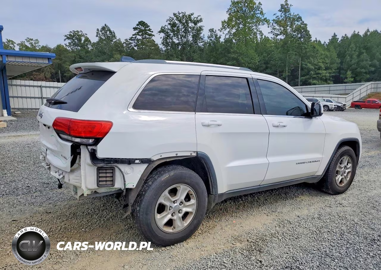 2015 Jeep Grand Cherokee Laredo VIN:1C4RJEAG6FC217105 - 3