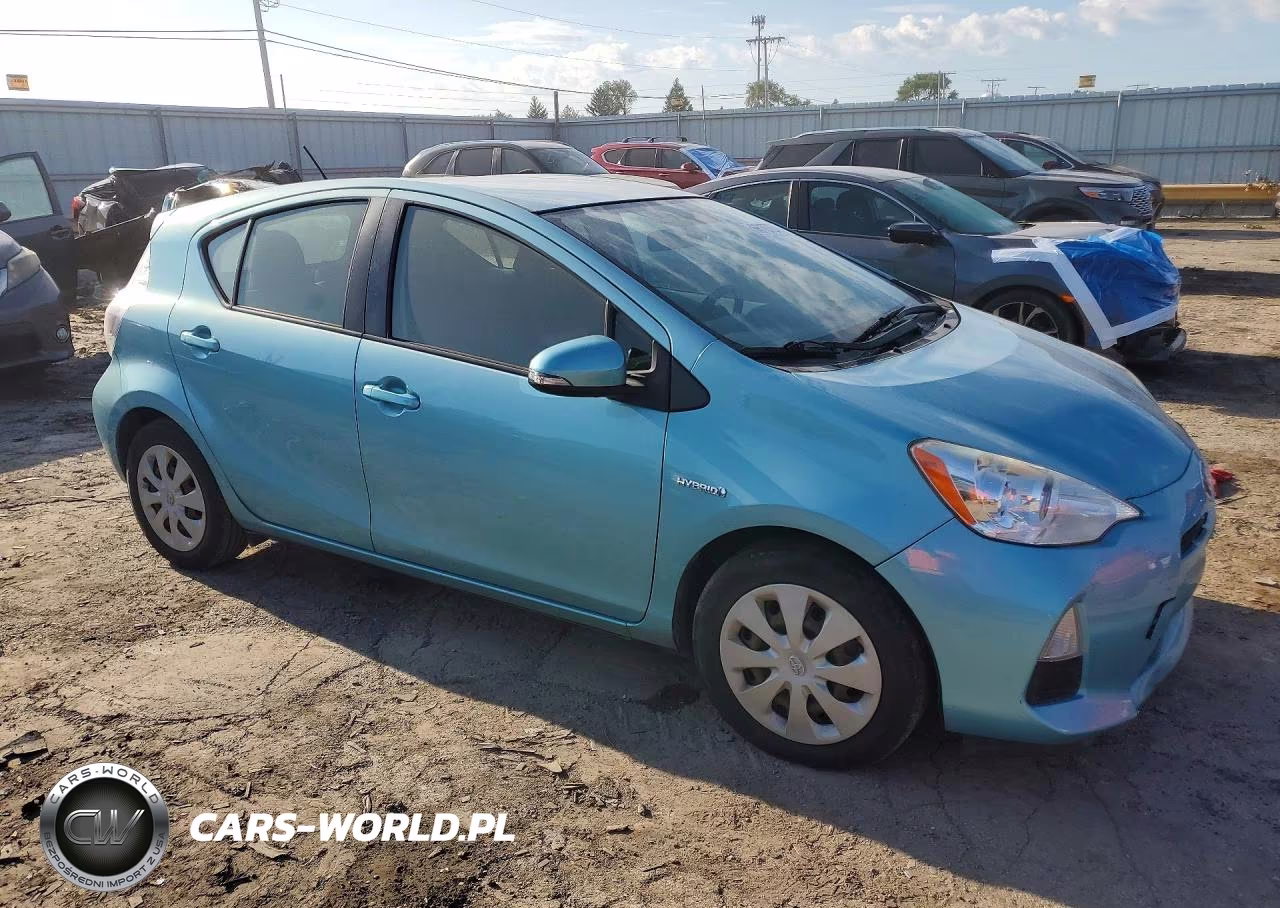 2013 Toyota Prius C Three VIN:JTDKDTB31D1056292 - 4