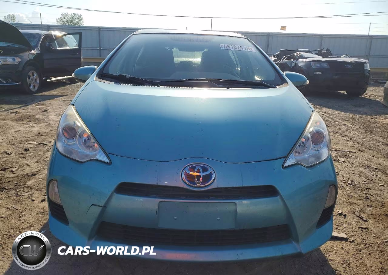 2013 Toyota Prius C Three VIN:JTDKDTB31D1056292 - 5