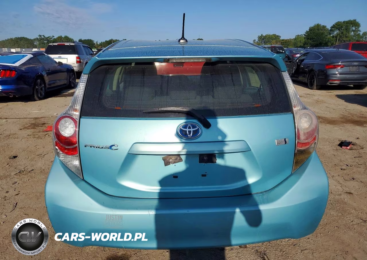 2013 Toyota Prius C Three VIN:JTDKDTB31D1056292 - 6