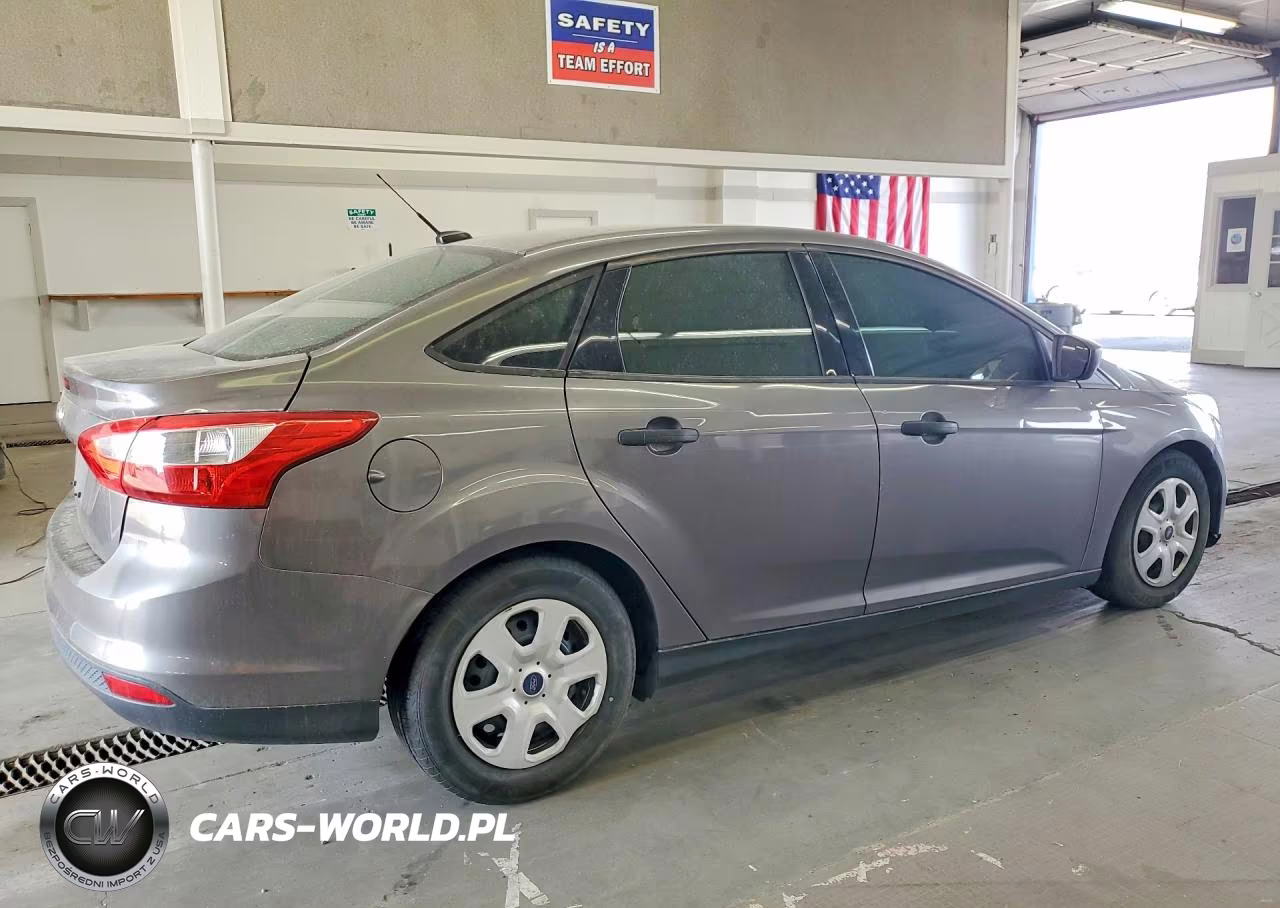 2014 Ford Focus S VIN:1FADP3E26EL312375 - 3