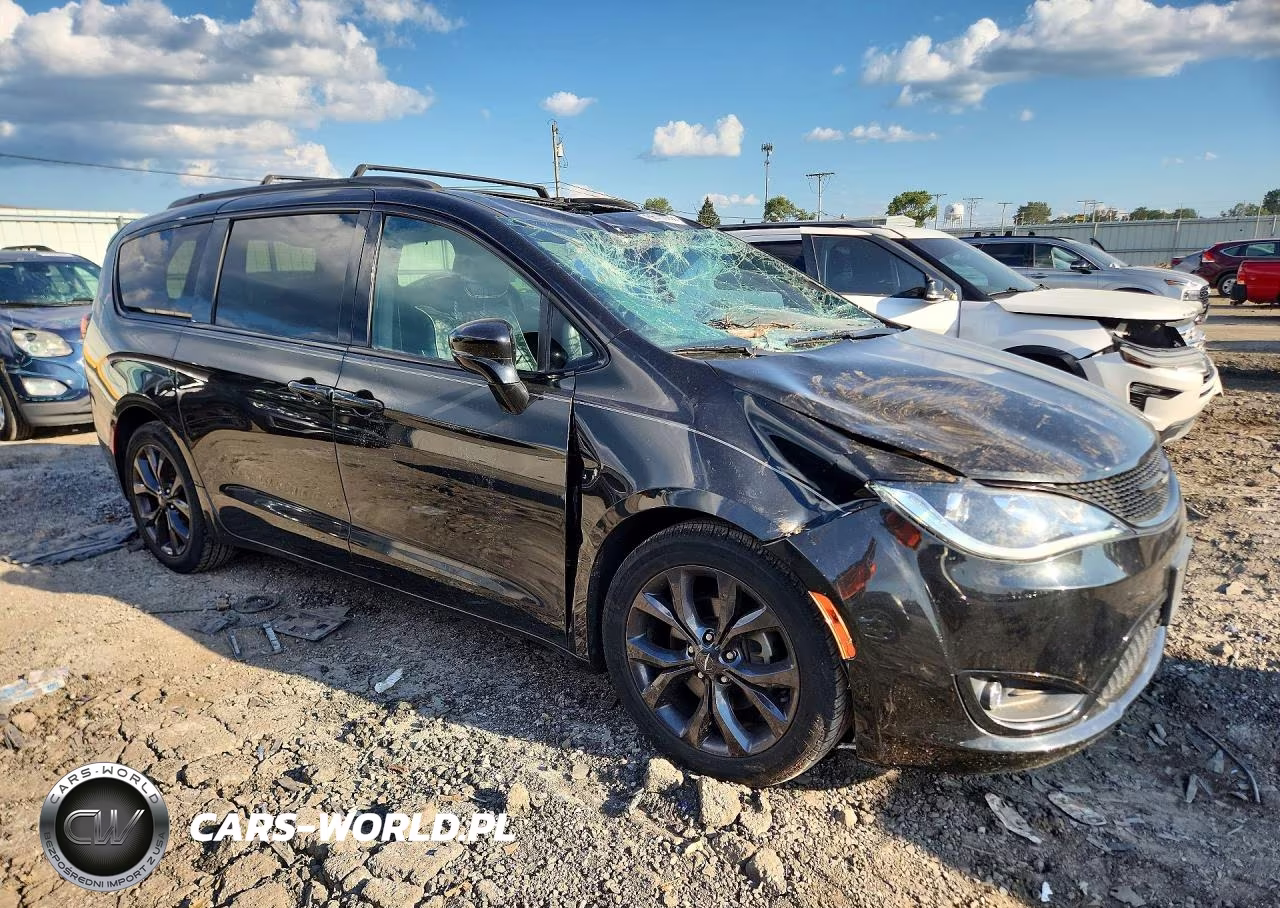 2018 Chrysler Pacifica Limited VIN:2C4RC1GG8JR289269 - 4