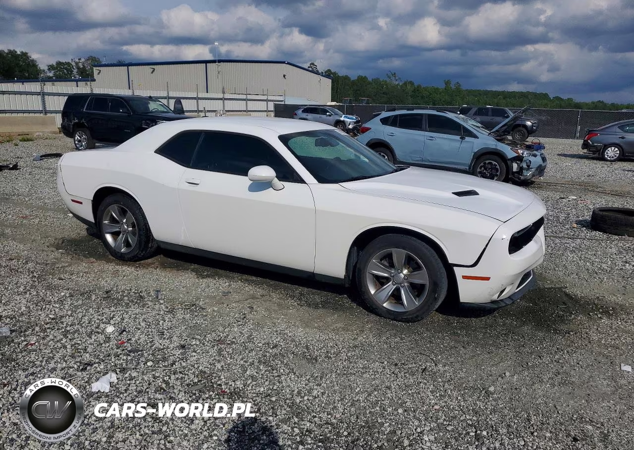 2015 Dodge Challenger Sxt VIN:2C3CDZAG4FH811049 - 4