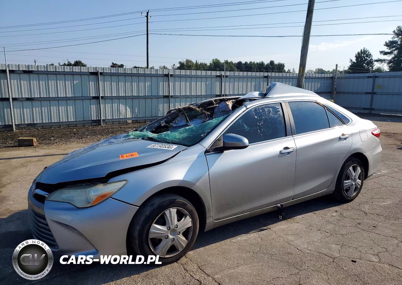 2016 Toyota Camry Le – zdjęcie 1 z 13