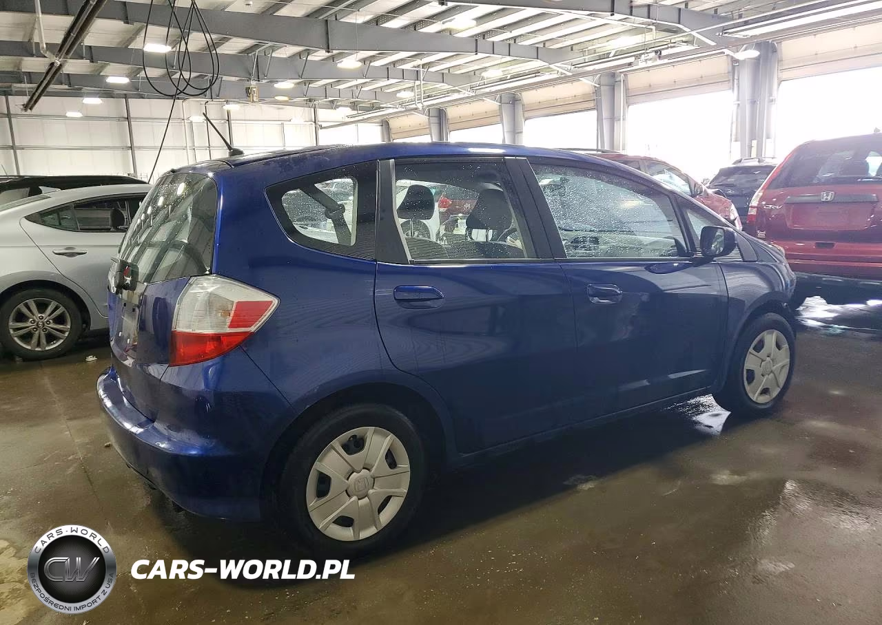 2013 Honda Fit VIN:JHMGE8H37DC066934 - 3