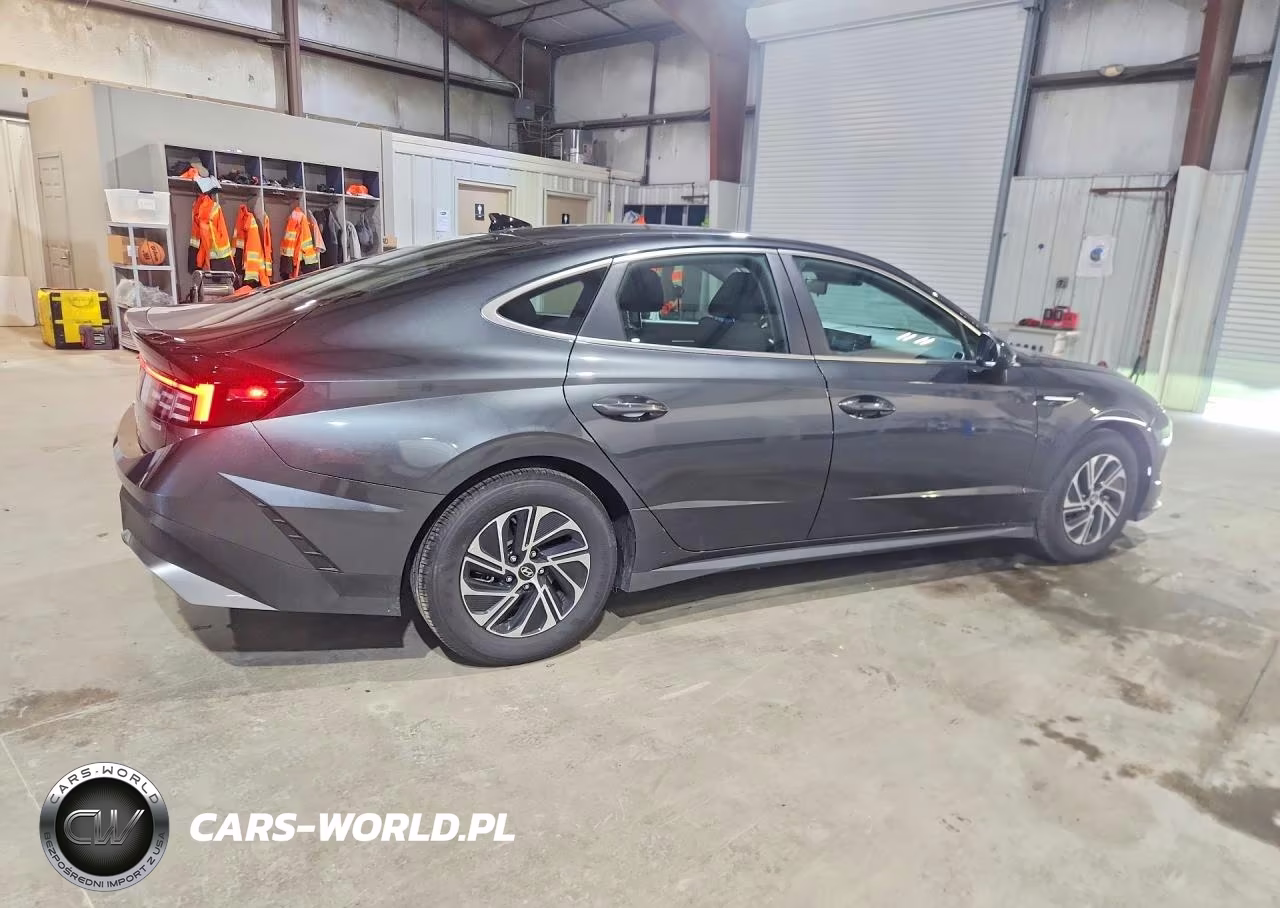 2026 Hyundai Sonata Hybrid Blue VIN:KMHL24JJ4TA172645 - 3