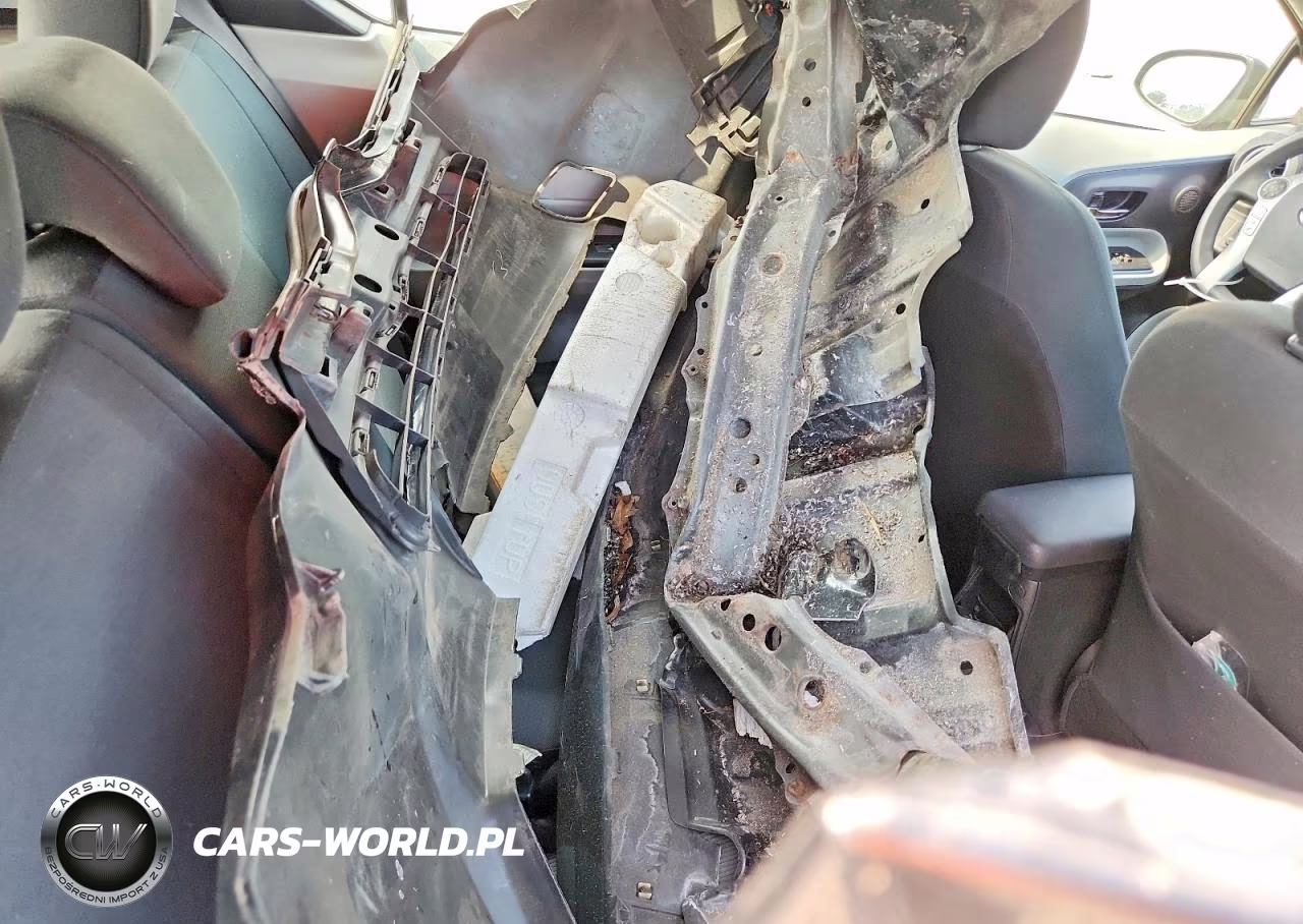 2012 Toyota Prius C Three VIN:JTDKDTB37C1023571 - 12