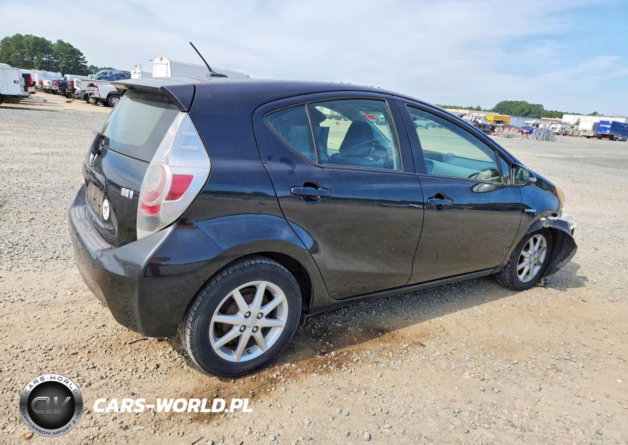 2012 Toyota Prius C Three VIN:JTDKDTB37C1023571 - 3