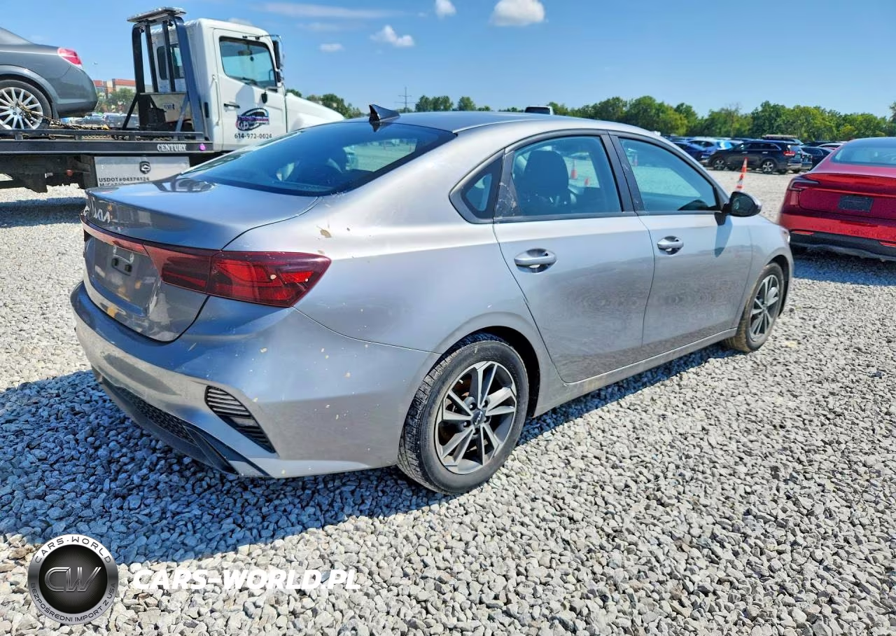2023 Kia Forte Lxs VIN:3KPF24AD0PE605120 - 3