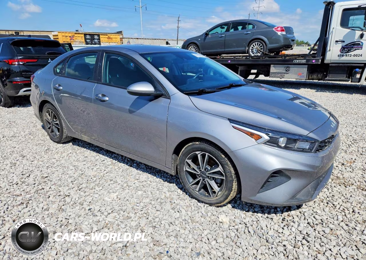 2023 Kia Forte Lxs VIN:3KPF24AD0PE605120 - 4