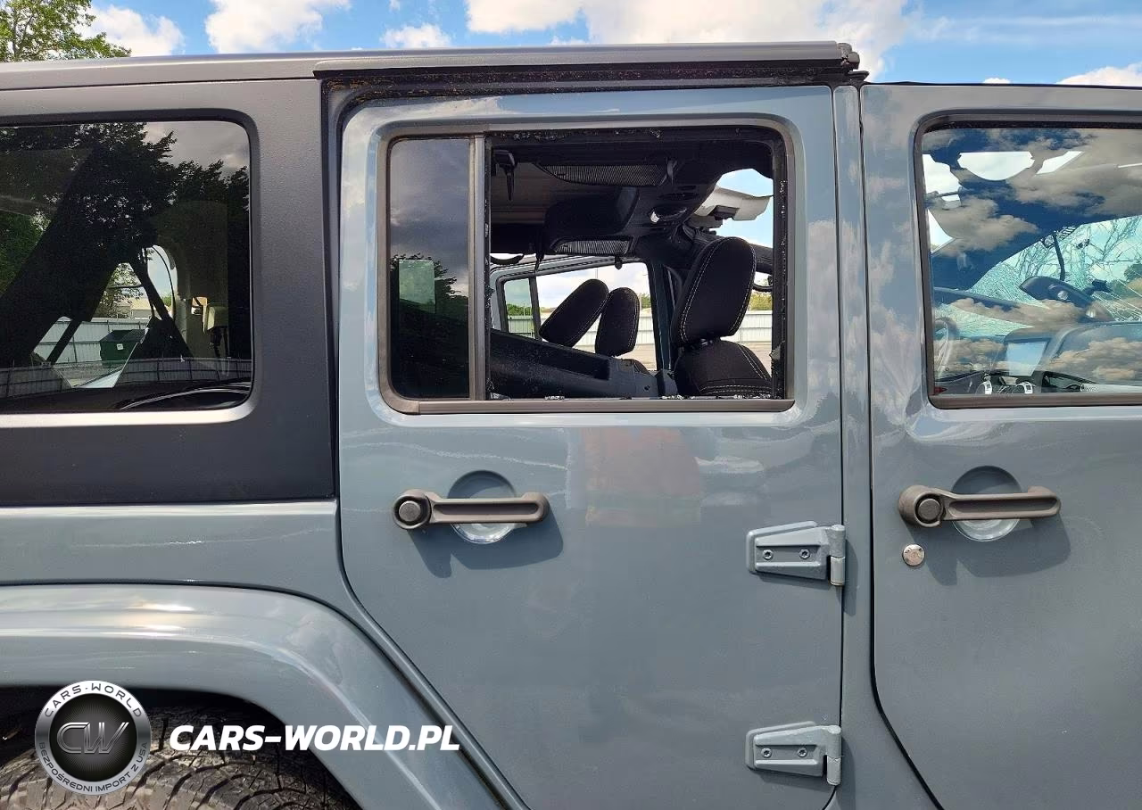 2015 Jeep Wrangler Unlimited Sahara VIN:1C4BJWEG5FL546024 - 10