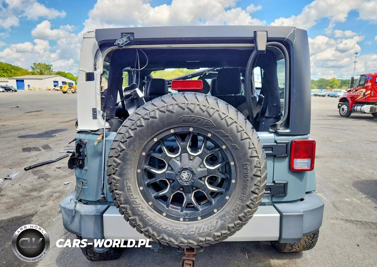 2015 Jeep Wrangler Unlimited Sahara VIN:1C4BJWEG5FL546024 - 6