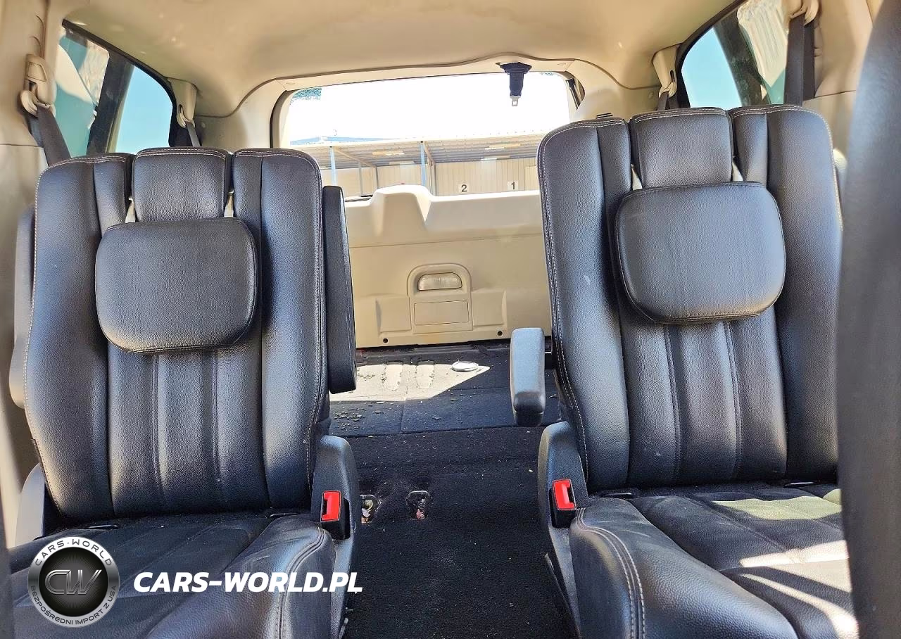 2014 Chrysler Town & Country Touring VIN:2C4RC1BG5ER441053 - 10
