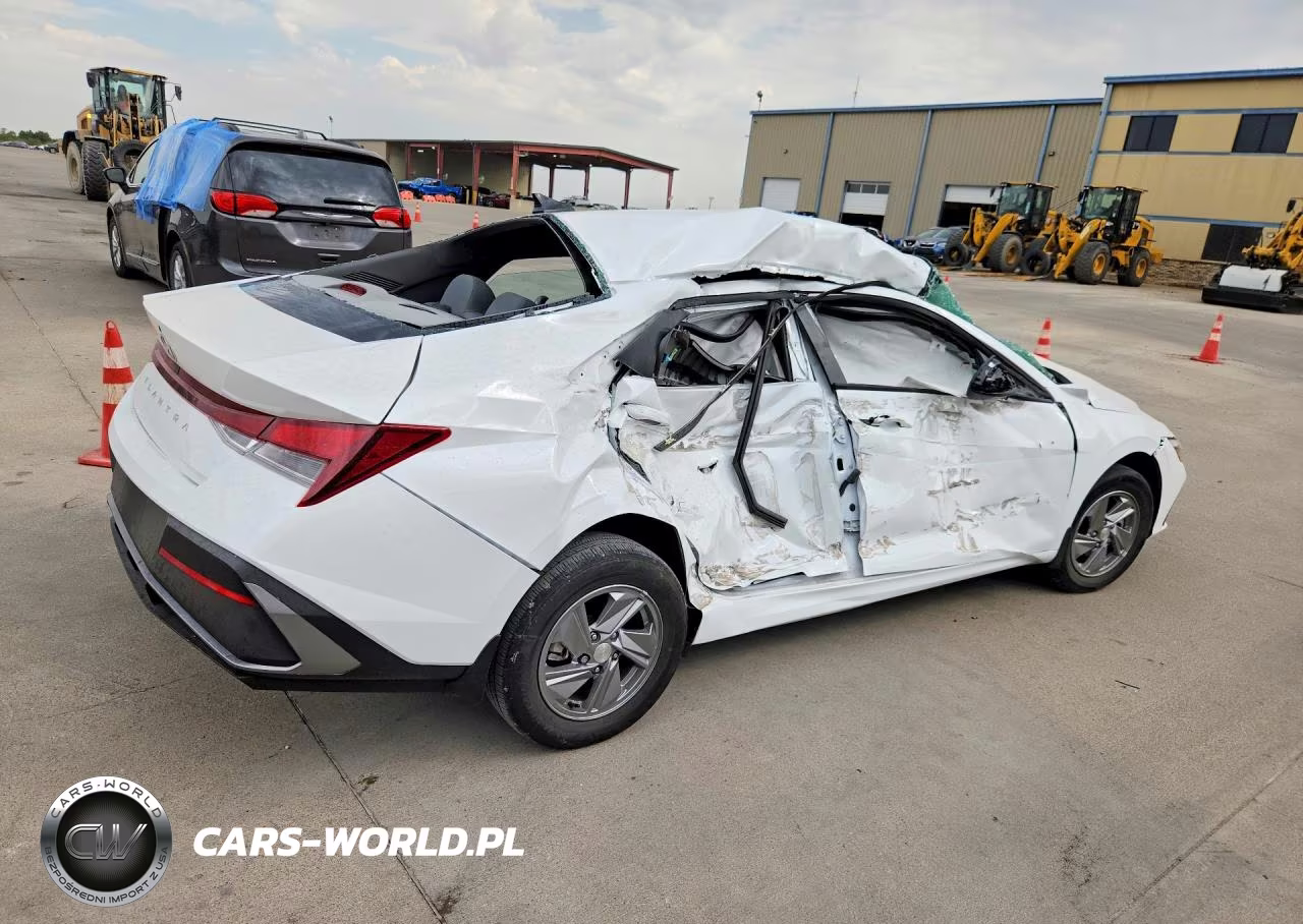 2025 Hyundai Elantra Se VIN:KMHLL4DG9SU063561 - 3