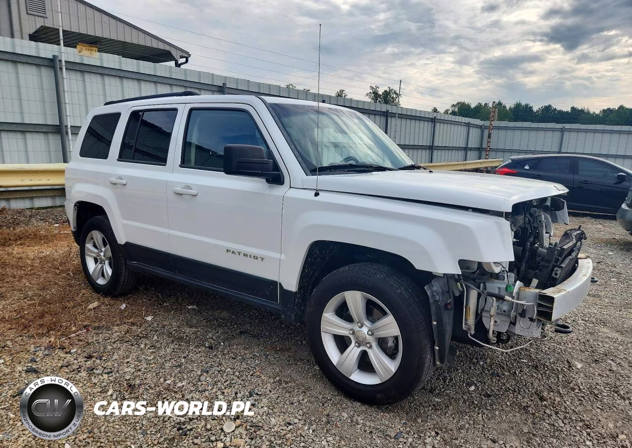 2014 Jeep Patriot Latitude VIN:1C4NJRFB5ED687704 - 4