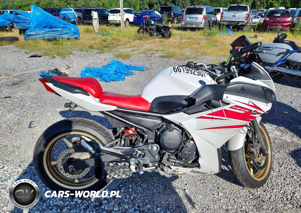 2010 Yamaha Fz6 R – zdjęcie 1 z 9