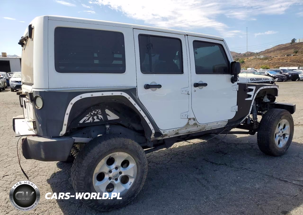 2015 Jeep Wrangler Unlimited Rubicon VIN:1C4BJWFG5FL511482 - 3
