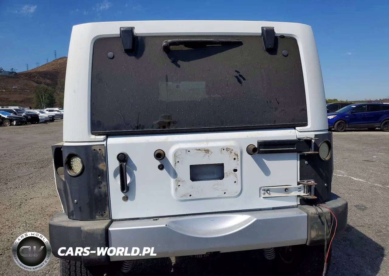 2015 Jeep Wrangler Unlimited Rubicon VIN:1C4BJWFG5FL511482 - 6