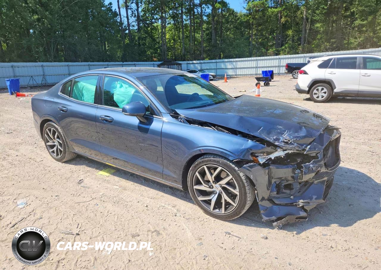 2019 Volvo S60 T6 Momentum VIN:7JRA22TK6KG010969 - 4