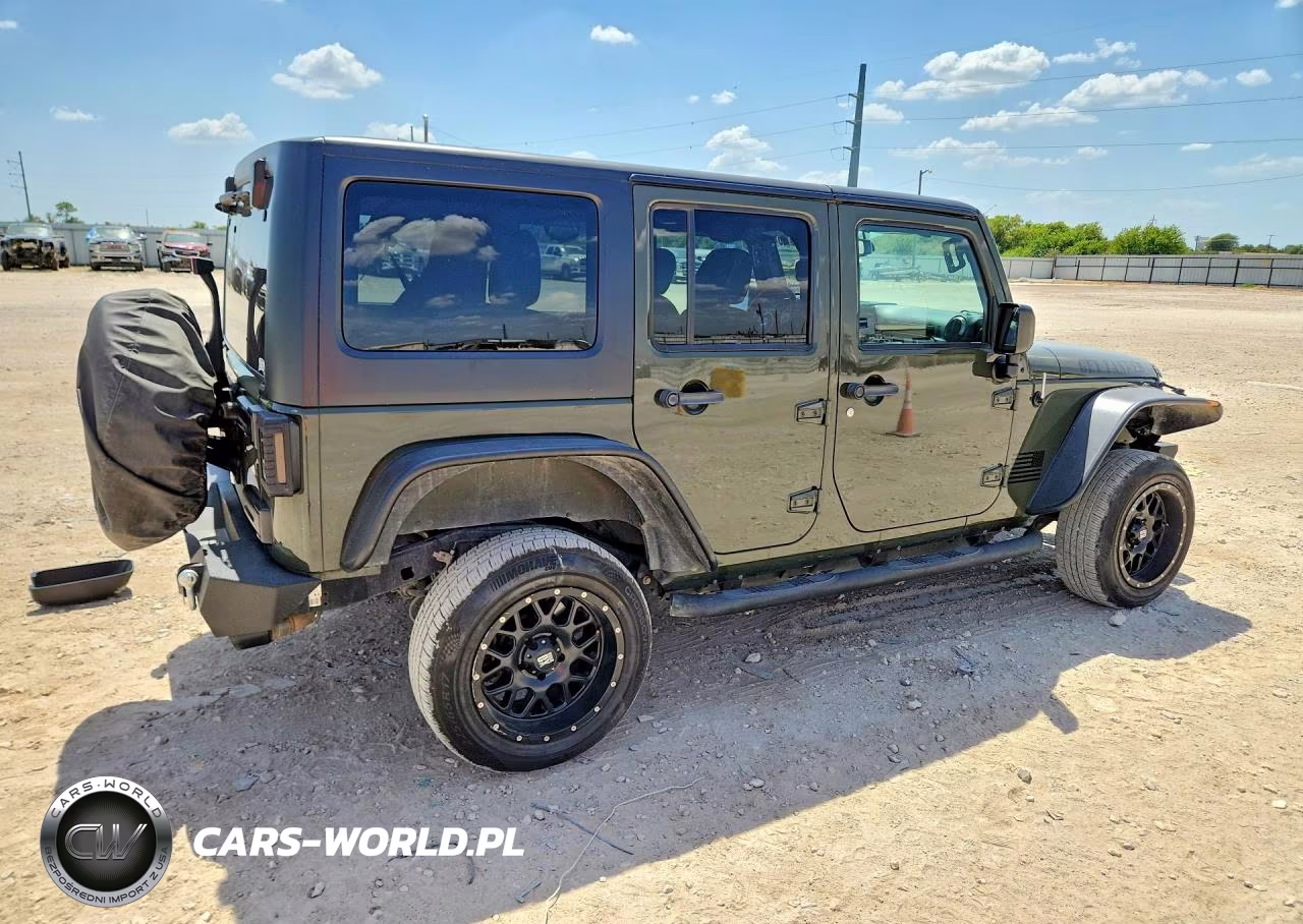 2015 Jeep Wrangler Unlimited Sport VIN:1C4BJWDG0FL696804 - 3