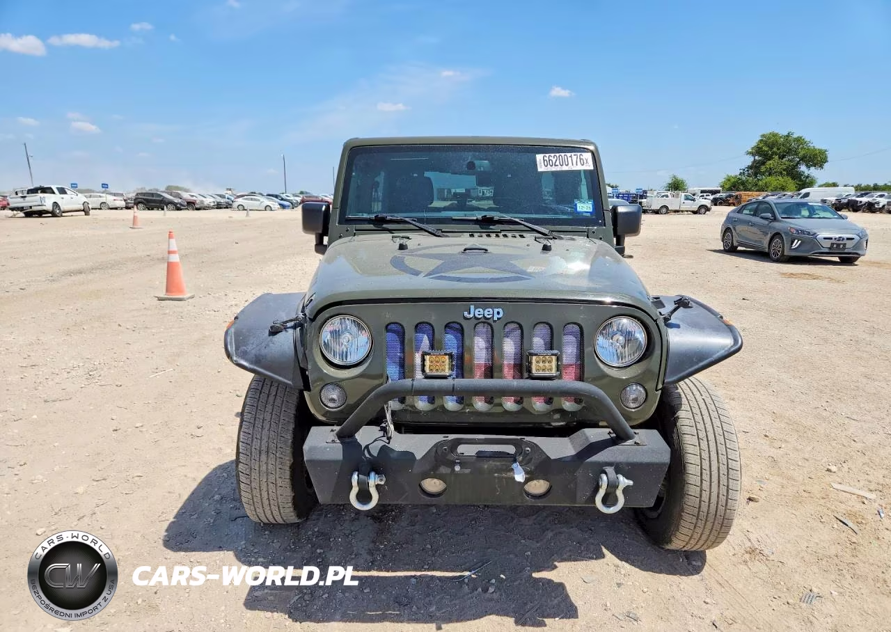2015 Jeep Wrangler Unlimited Sport VIN:1C4BJWDG0FL696804 - 5