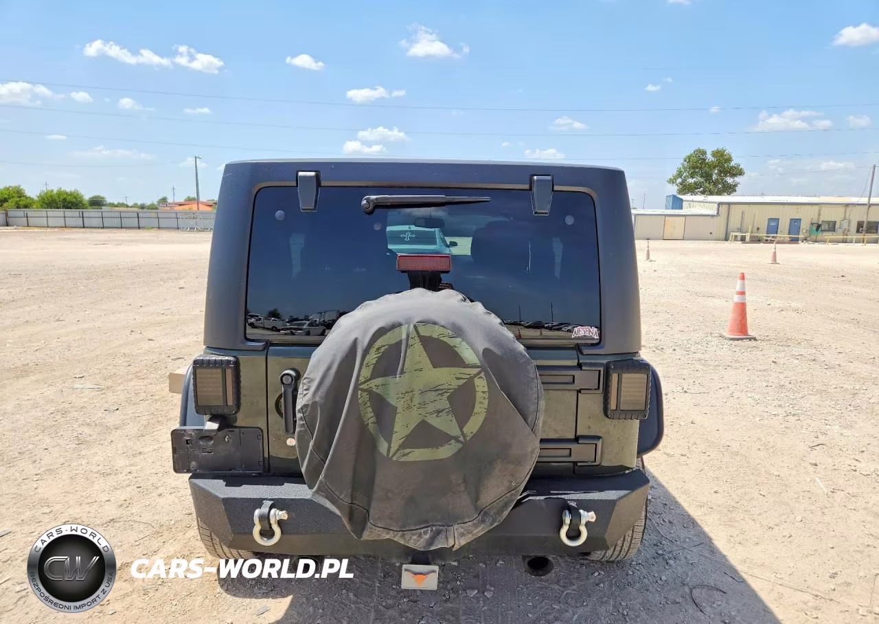 2015 Jeep Wrangler Unlimited Sport VIN:1C4BJWDG0FL696804 - 6